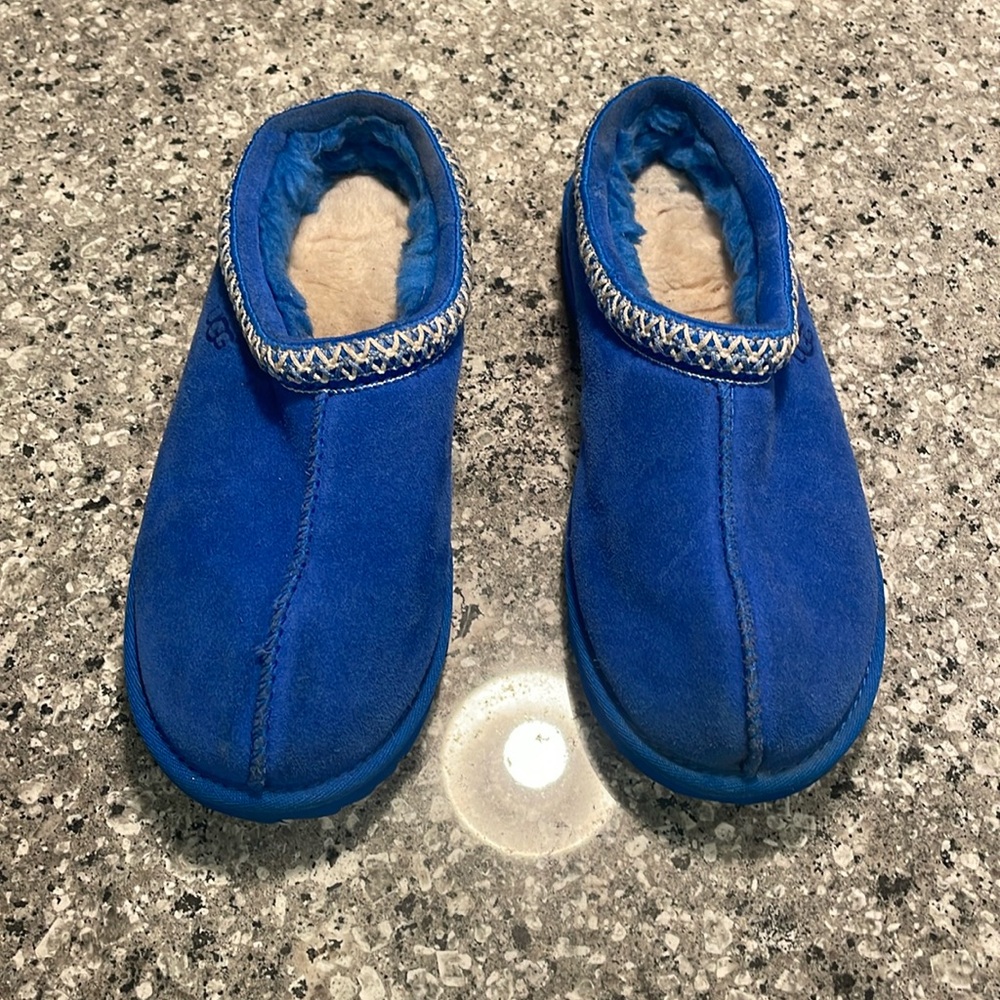 Ugg Womens 6 Slippers